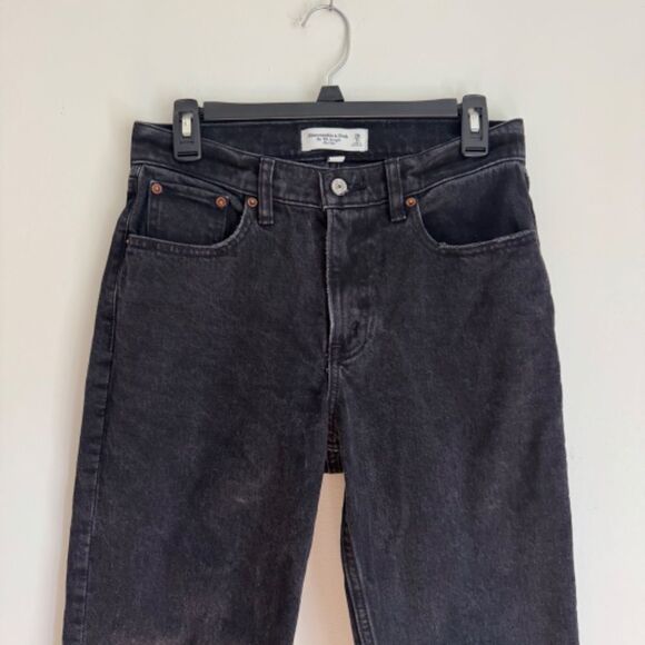 Abercrombie & Fitch Curve Love Mid Rise 90s Straight Jean - Black | Size 26 (2S) - Picture 4 of 7
